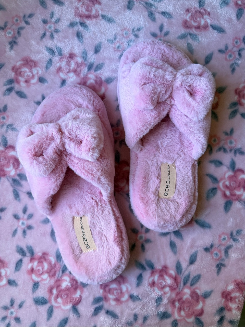 BCBGeneration Women’s Pink Plush Bow Slide Slippers